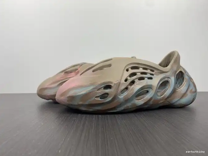 Runner Adidas GY3969 Yeezy Foam 0529